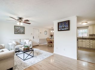 207 Rector St, Sterling, VA 20164