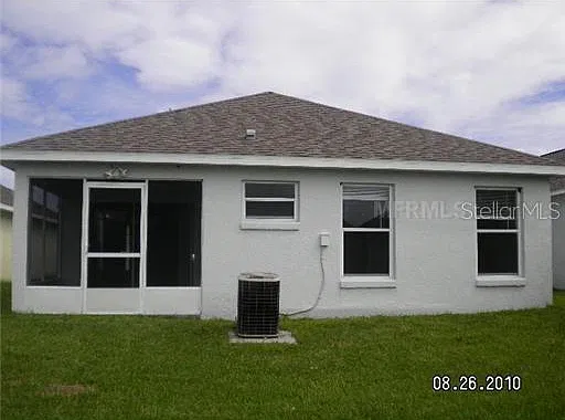 3 bed, 2.0 bath, 1342 sqft, $2,200 — Photo 2