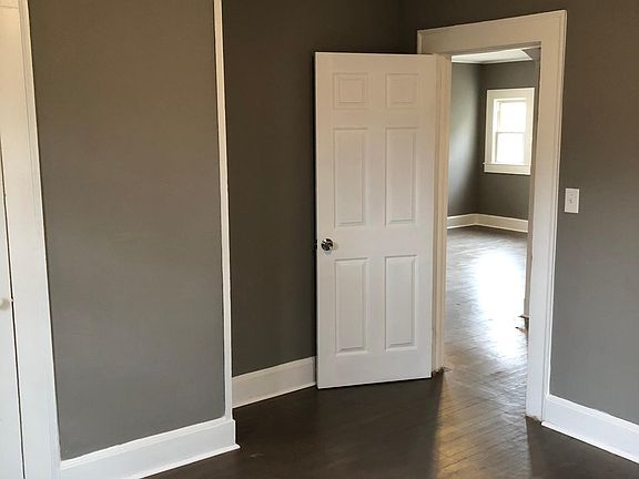 3rd image of 1018 Alden St