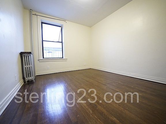 3rd image of 2303 28th St APT 1C