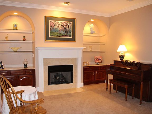 4th image of 6064 Thackeray Dr