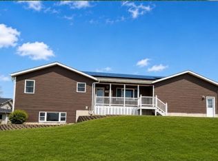 740 W 6th St, Monticello, IA 52310