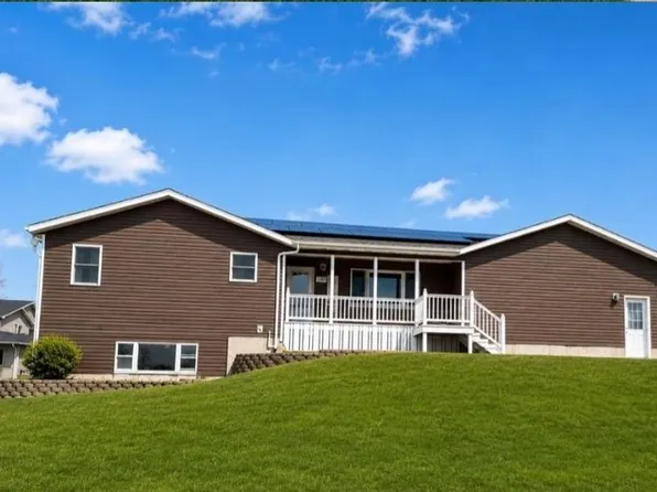 740 W 6th St, Monticello, IA 52310