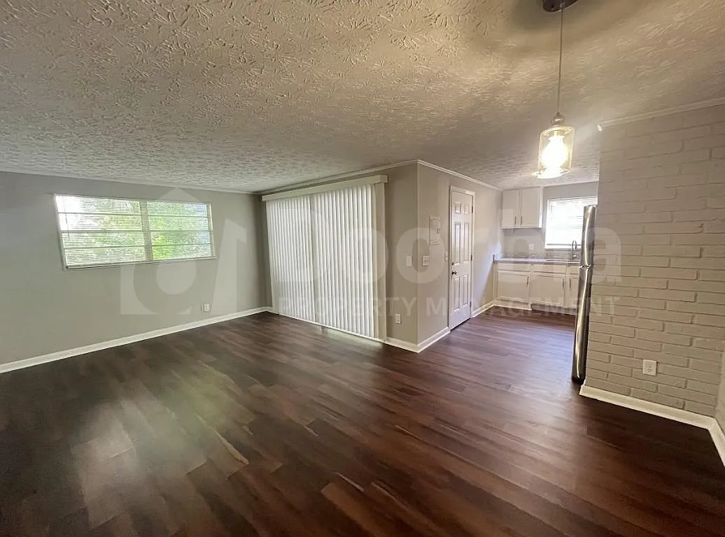 Building Photo - 6316 Fabian Dr