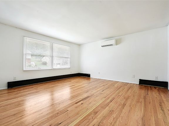 3rd image of 649 Carnival Dr
