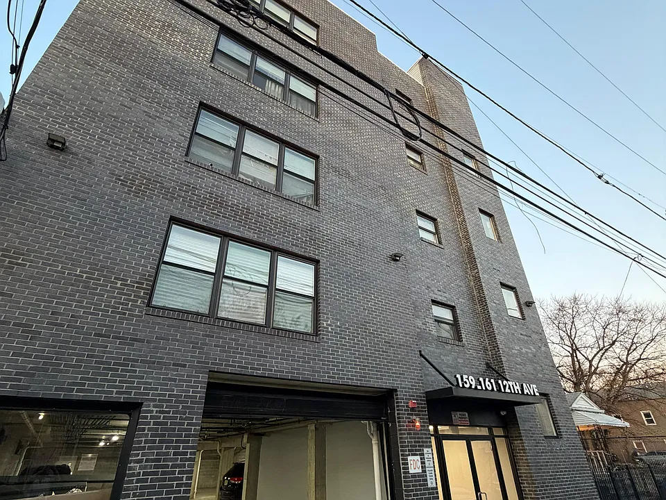 159 12th Ave #302
