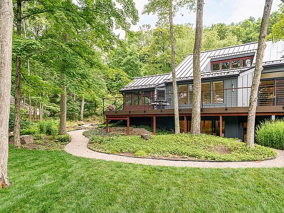 3rd image of 150 Pinehurst Dr