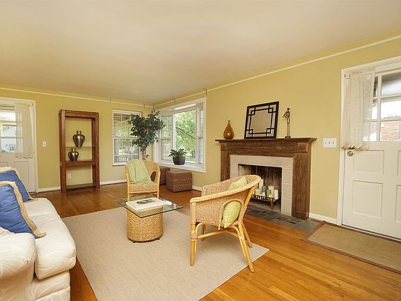 5th image of 987 Harbury Dr