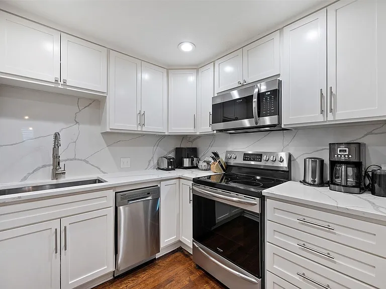 1500 Woodlawn Blvd #304 — Photo 13