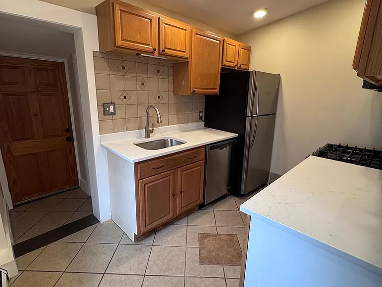 105 W Union St — Photo 16