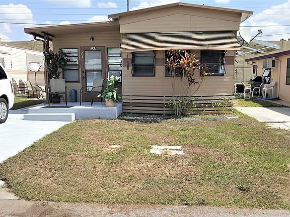 florida room on concrete, room for the golf cart!