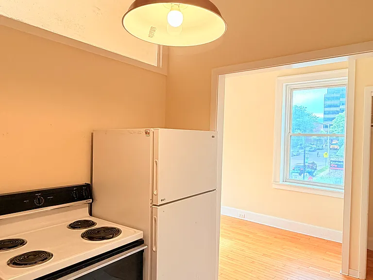 111 College St #4C — Photo 21