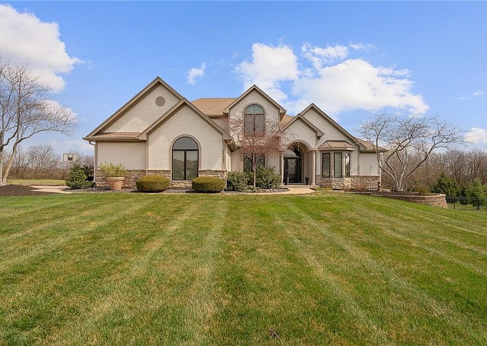 1st image of 25002 Woodland Cir
