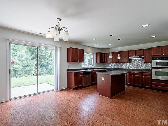 3rd image of 402 Knightwood Dr