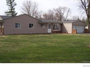 3251 Warringham Ave, Waterford, MI 48329