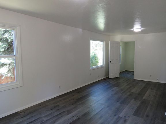 5th image of 2619 Scott St
