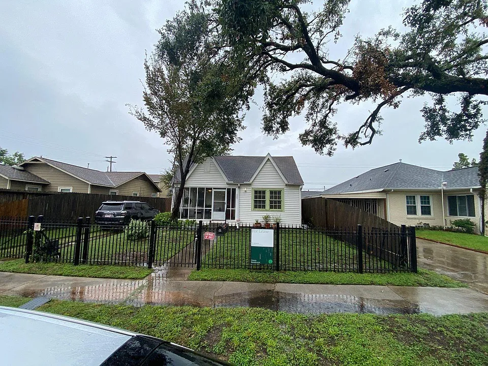1005 Dorothy St