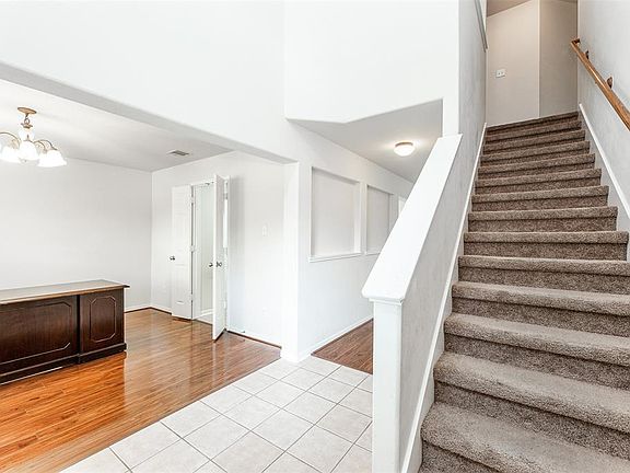 4th image of 6402 Hillock Ln