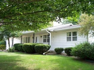 951 Robinhood Ln, Ottawa, IL 61350