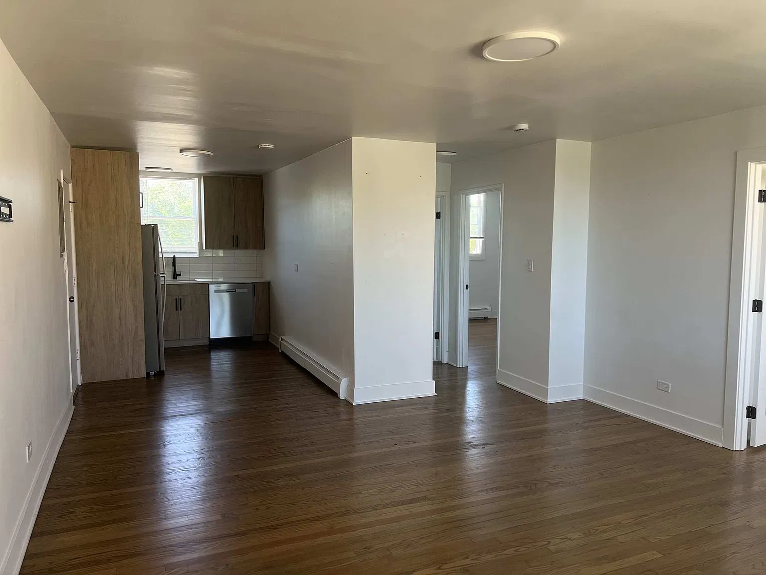 Recently Rehabbed West Rogers Park Apartments With Heat Included — Photo 2