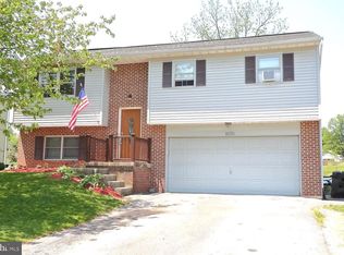 1070 Holly Ln, Denver, PA 17517