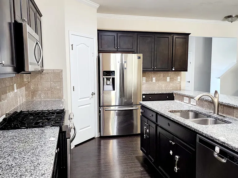 504 Twelve Oaks Ln — Photo 6