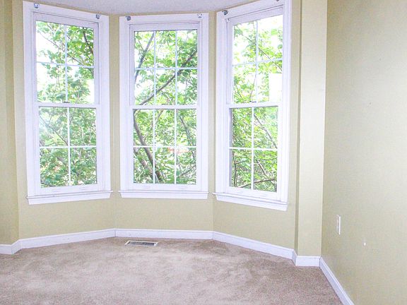 4th image of 111 Braemar Pl