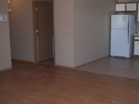 3rd image of 1204 N Iron Horse Dr