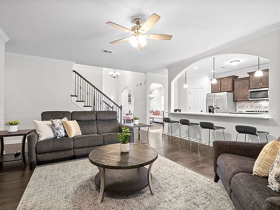 4th image of 1048 Meadowview Ln