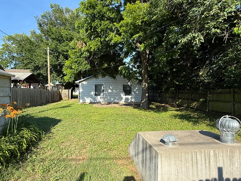 1008 S Lowry St — Photo 22