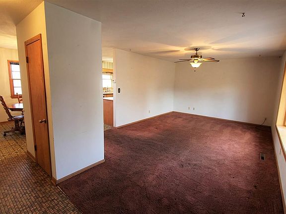 3rd image of 523 S Elm St