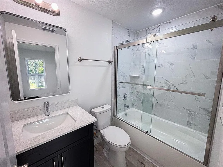 2201 Conway Dr #201 — Photo 4