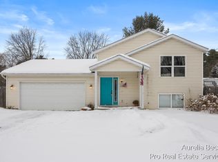 12411 Forteen Mile Rd NE, Greenville, MI 48838