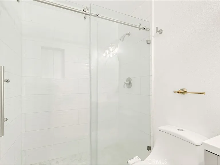 114 Corsica Dr — Photo 14