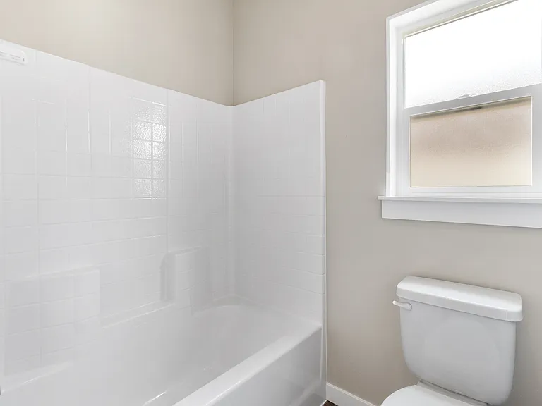 366 Southwood Ave W — Photo 25