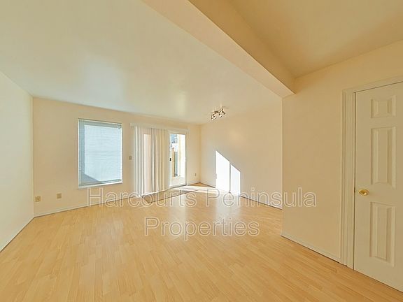 5th image of 123 NE Myreboe St