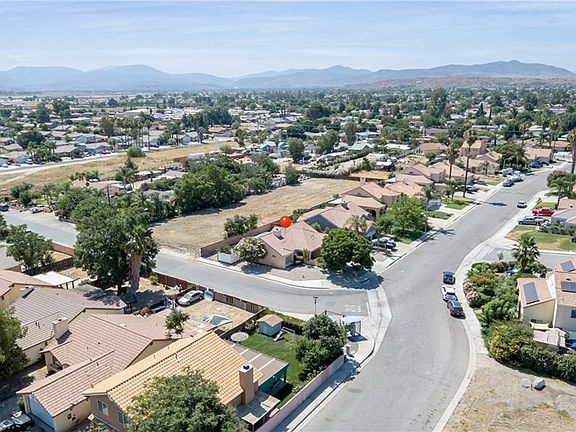 2nd image of 193 Mistletoe Ave