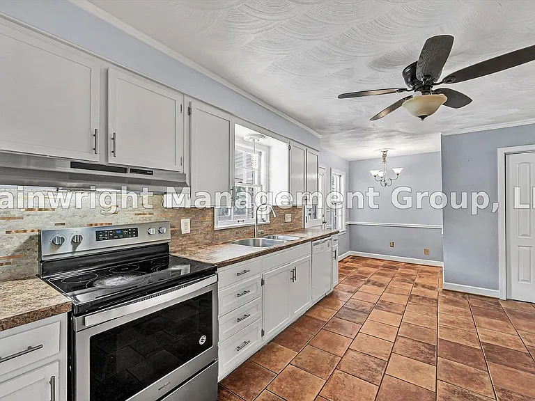 4374 Sheldon Dr — Photo 6