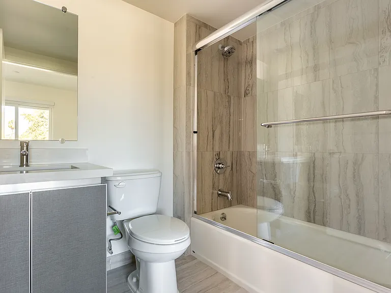 1450 S Barrington Ave — Photo 22