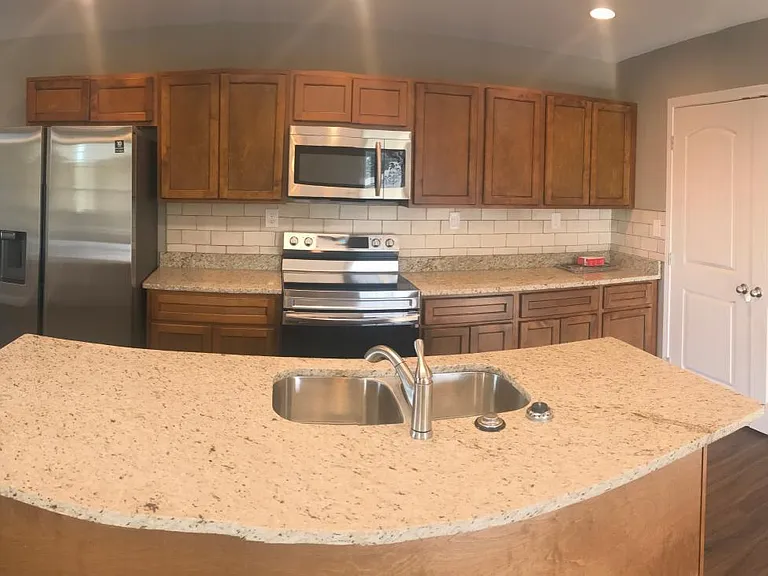 3317 Lyle Ave — Photo 11