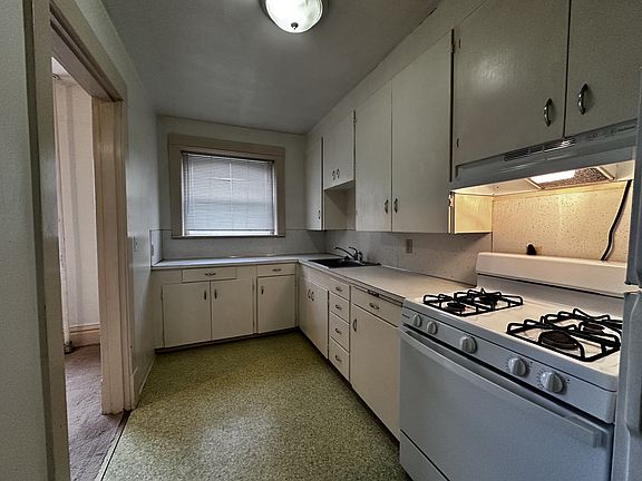 5th image of 311 N Broadway St #11496148