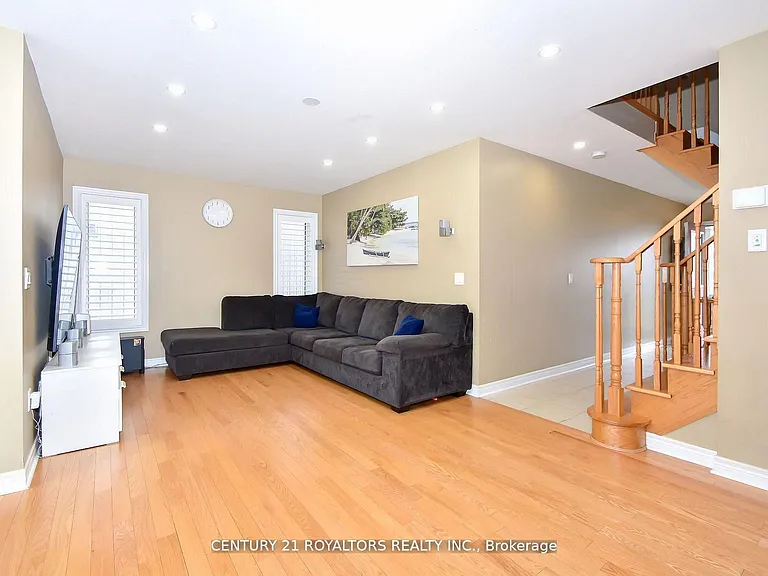 386 Thompson St — Photo 9
