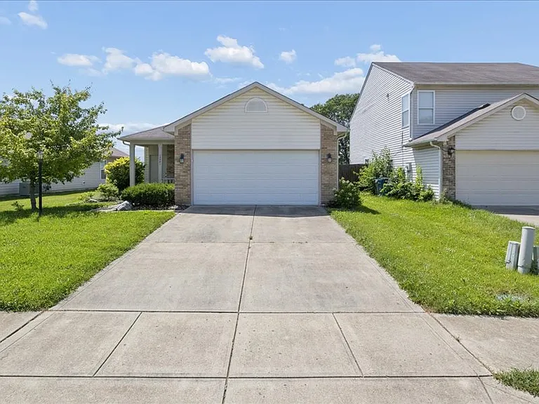 15501 Wandering Way — Photo 2