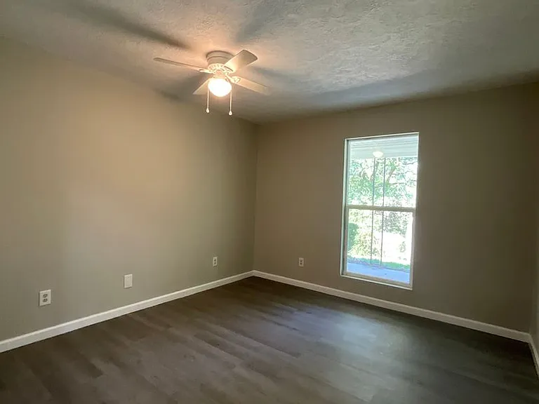 149 Lakeshore Dr — Photo 11