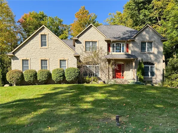 8271 Ashington Dr, Baldwinsville, NY 13027
