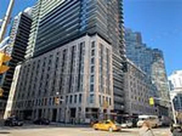 955 Bay St #307, Toronto, ON M5S 0C6
