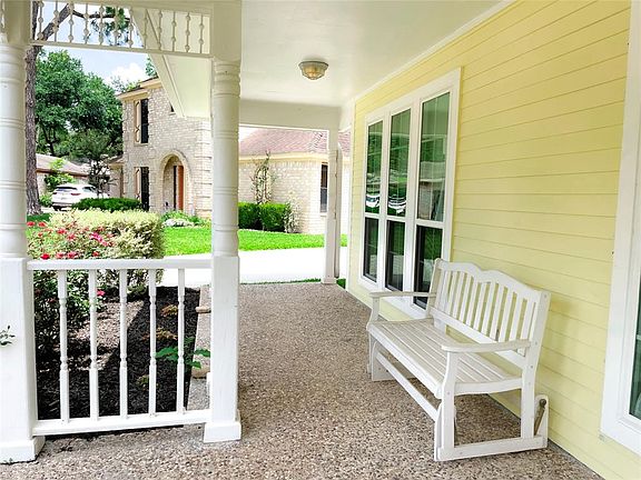 4th image of 10622 Duke Of York Court