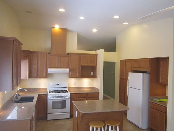 5th image of 424 E Playa Blanca St