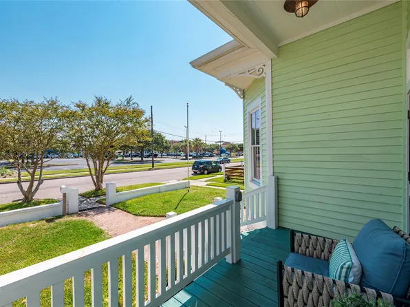 3802 Avenue Q, Galveston, TX 77550