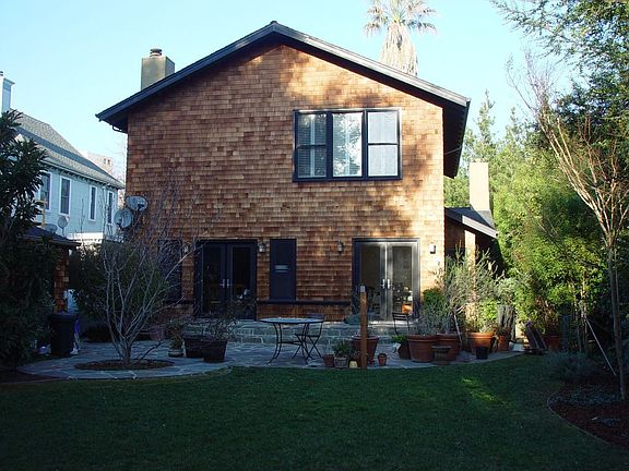 2nd image of 926 Cowper St